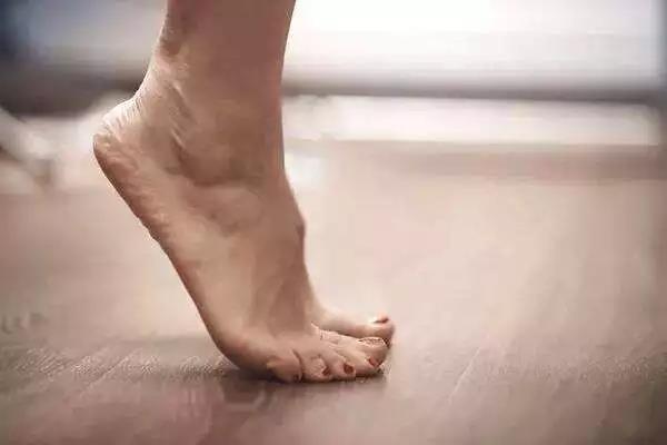 每天做這個動作10分鐘，身上的小毛病都好了