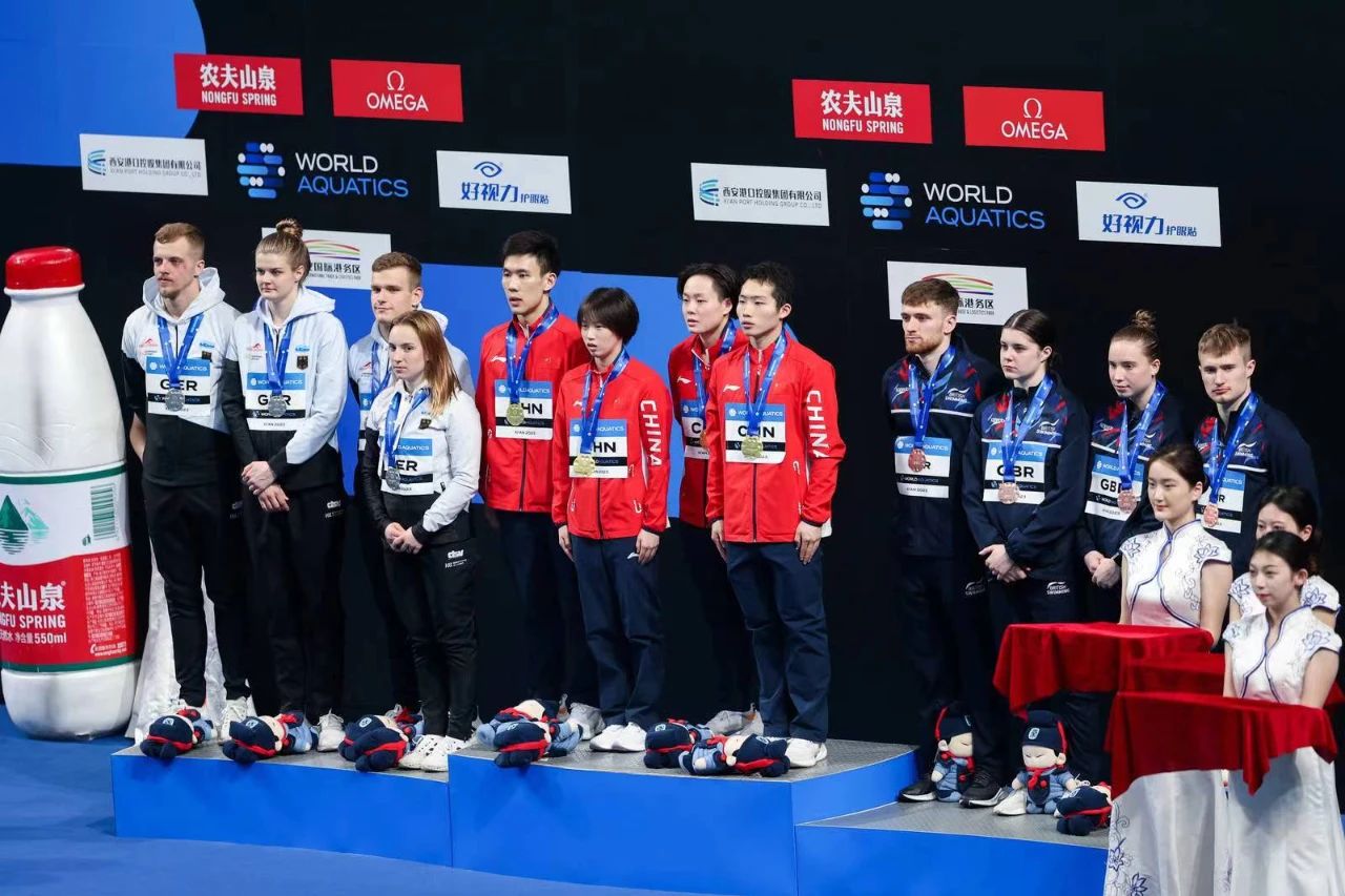 完勝！中國跳水夢之隊(duì)打敗12國運(yùn)動(dòng)員，勇奪9金！